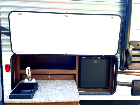 2017 Dutchmen Coleman 225QB Lantern Edition With Slide Out - Sleeps 4 Towable trailer in Emporia