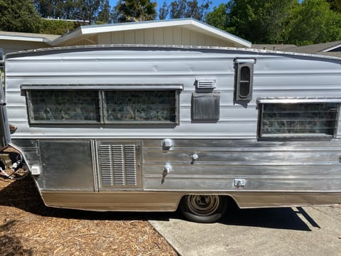 1966 Aristocrat Lo-Liner Towable trailer in San Bruno