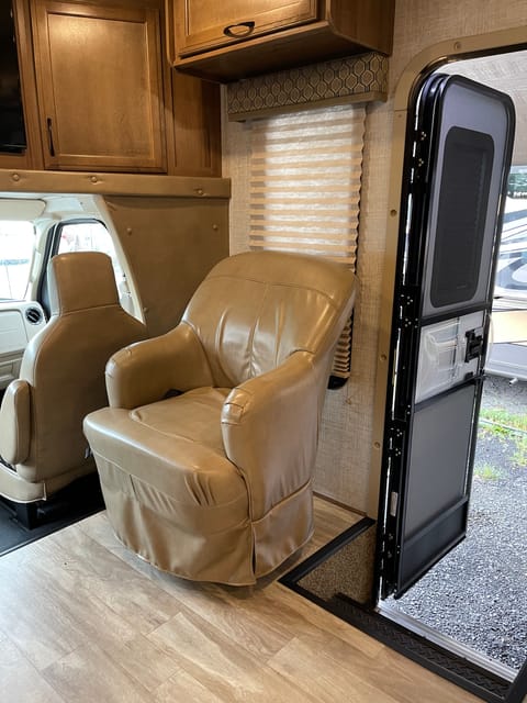 2019 Gulf Stream B Touring Cruiser Drivable vehicle in West Hartford
