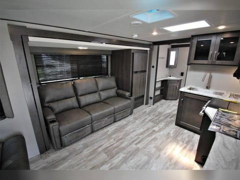 2022 Grand Design Transcend Xplor bunkhouse Towable trailer in Edmond