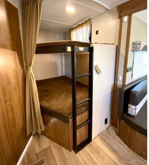 2018 Dutchmen Bunkhouse with Queen Bedroom Towable trailer in Powell River