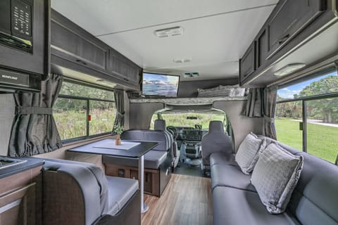 2020 Tiffin Wayfarer 30 Drivable vehicle in Jupiter