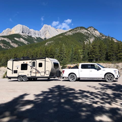 Cozy Camping in Central Alberta Towable trailer in Sylvan Lake