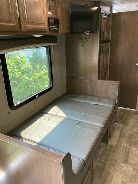 Cozy Camping in Central Alberta Towable trailer in Sylvan Lake