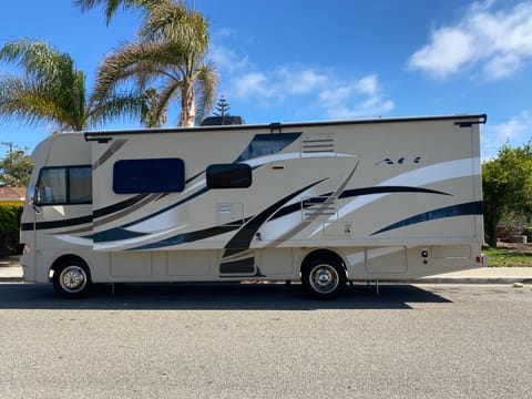 Easy to drive 2016 Thor Motor Coach A.C.E Drivable vehicle in Oxnard