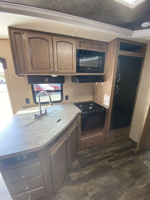 DG's 2018 Shasta Revere with Bunkhouse Remorque tractable in Lacombe