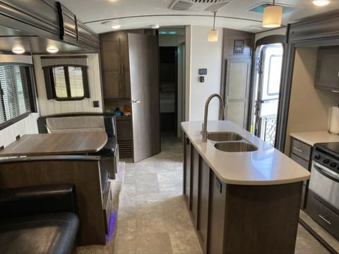 2019 Crossroads Sunset Trail Ultra Lite.  Perfect floor plan for a family! Towable trailer in Wichita