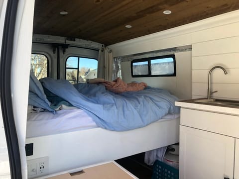 Olive The Adventures Camper Van Reisemobil in Denver