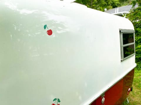 Cherry Red Boler Towable trailer in Surrey
