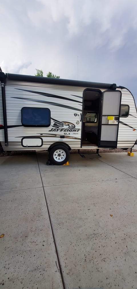 2018 Jayco Jay Flight, furry co-pilots ride free,  50lbs and under. Towable trailer in Surprise