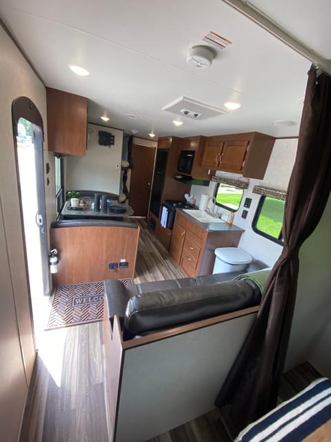 Jayco ready for memories with your family! Snacks & games provided! Towable trailer in Absecon