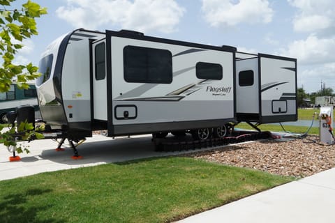 2021 Forest River Flagstaff Super Lite 26FKBS Towable trailer in Webster