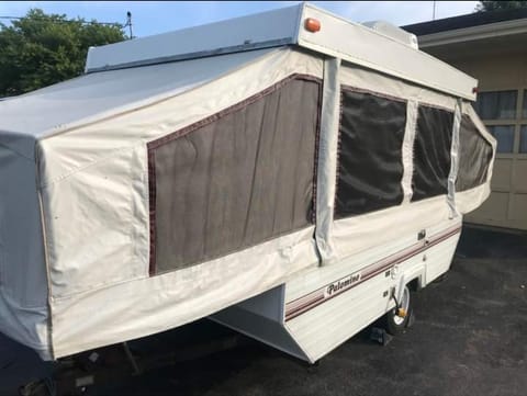 1992 Palomino Yearling Towable trailer in Oshkosh