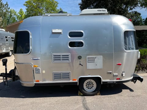 2006 Airstream Bambi, 16’ international signature. Towable trailer in Littleton