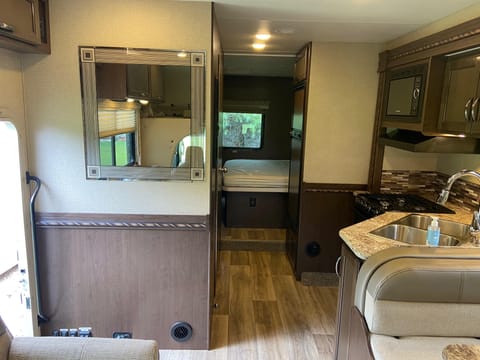 "Your Transport To Relaxation" 2017 Thor Motor Coach Freedom Elite Véhicule routier in Spring Valley