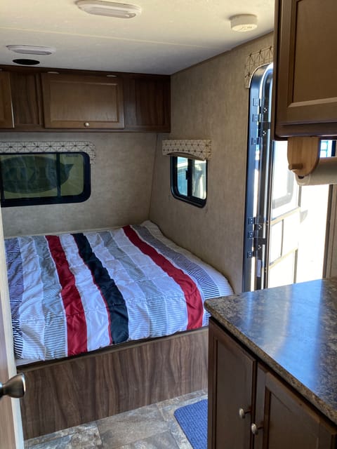 Ultralite Viking Couples + Kid Camper, All Inclusive, Tow SUV or Truck Towable trailer in Bolingbrook