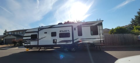 2021 Heartland FUEL 305.   36FT with 16ft garage travel trailer/TOY HAULER. Tráiler remolcable in Vancouver