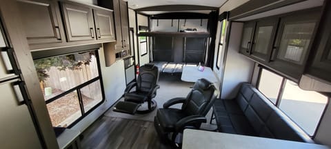 2021 Heartland FUEL 305.   36FT with 16ft garage travel trailer/TOY HAULER. Ziehbarer Anhänger in Vancouver