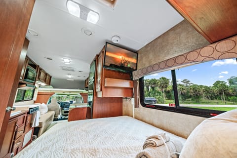 2015 Itasca Spirit 25 Drivable vehicle in Jupiter