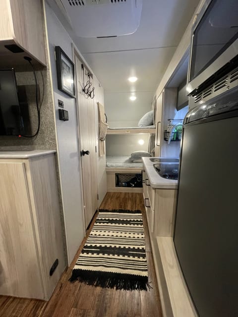 Adventure Power House - Winnebago 17' Hike! Towable trailer in Pembroke Pines