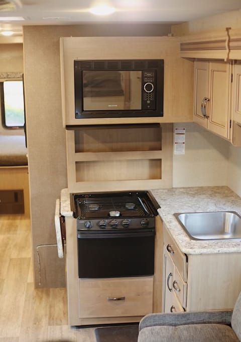 2019 Thor Motor Coach Four Winds "Bunkhouse" (Sleeps 9) Drivable vehicle in Camarillo