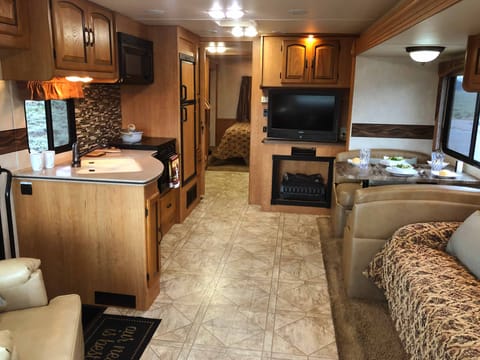 2011 Coachmen Mirada 34' Drivable vehicle in Wilson