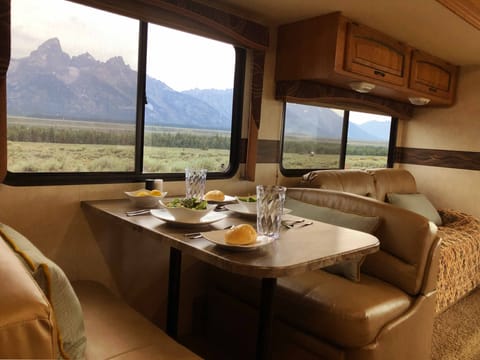 2011 Coachmen Mirada 34' Drivable vehicle in Wilson