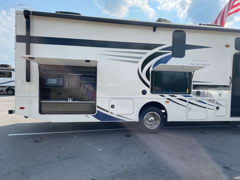 2021 Holiday Rambler Admiral Drivable vehicle in Kettering