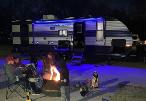 2021 Cherokee Gray Wolf-Sleeps 8! Towable trailer in Siloam Springs