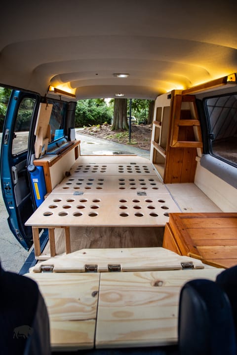 Cozy Heated Cabin on Wheels - Toyota 1985 Camper Van "Space Cruiser" Campervan in Vancouver