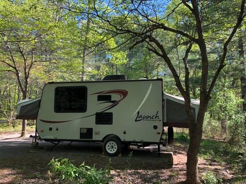 2016 Starcraft Launch Towable trailer in Johnson City