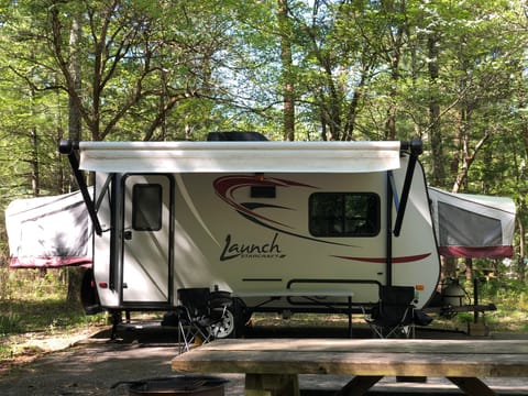 2016 Starcraft Launch Towable trailer in Johnson City