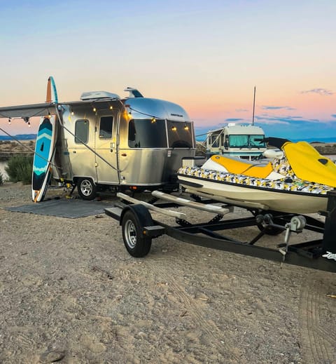 Pirate Cove Rv park ( California boarded with Arizona ) ready for some fun on the Colorado River 🌊 🔆 