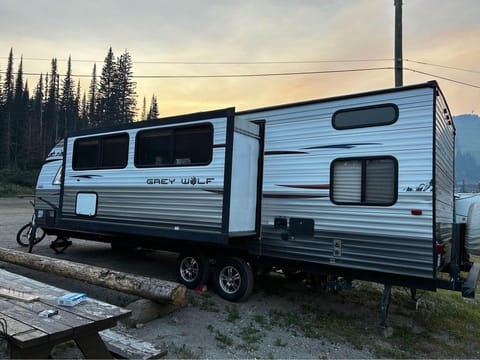 2015 Forest River Grey Wolf 26c Towable trailer in Vernon