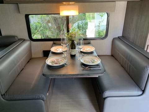 2021 Winnebago Adventurer- STATE FARM / USAA INSURANCE ACCEPTED Drivable vehicle in Delray Beach
