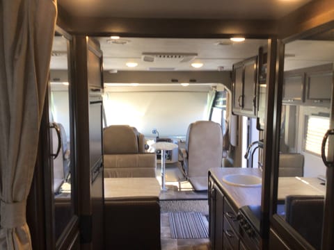 2017 Thor Motor Coach Vegas Drivable vehicle in Inver Grove Heights