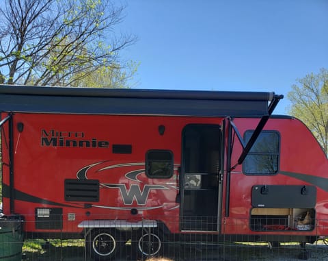 2018 Winnebago Micro Minnie Towable trailer in Saint Charles