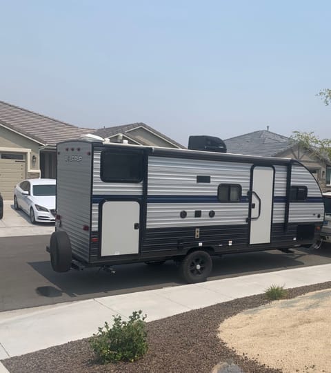 2020 Wolf Pup 17JG W/ Slide Towable trailer in Sparks