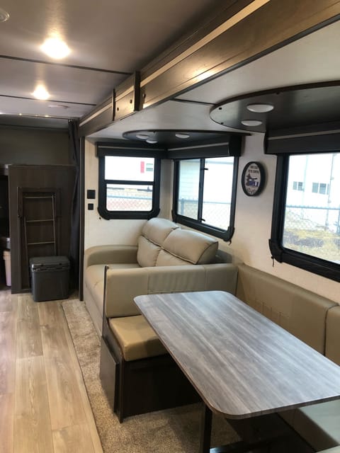 2021 Crossroads Cruiser Aire Towable trailer in Black Forest