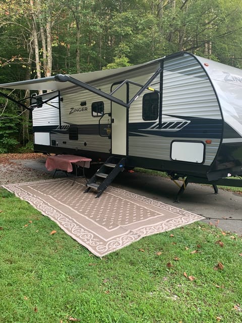 2020 Zinger Camper with Bunkhouse! Remorque tractable in Summersville