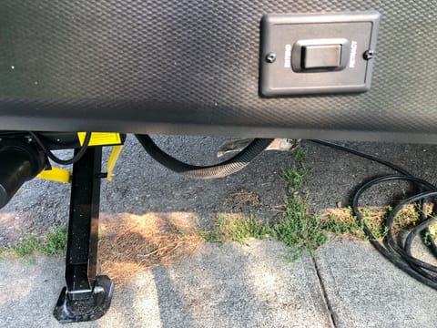 This is the fully extended rear stability jack (and control) to reduce side-to-side motion when the rig is parked for use.