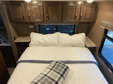 2018 Thor Motor Coach Four Winds. Very Spacious and Fun! Drivable vehicle in Asheville