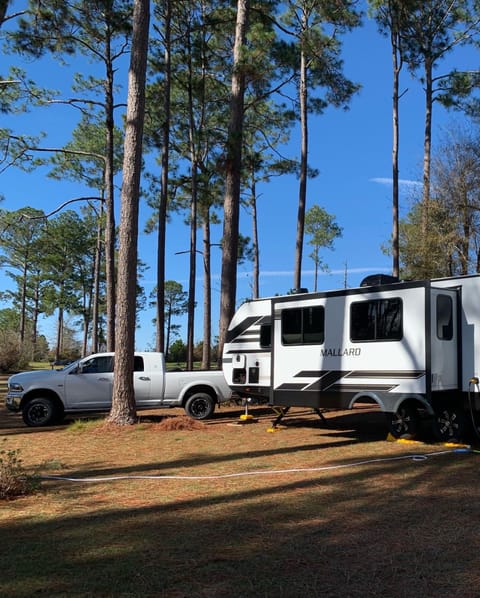 2021 9-Person Bunkhouse Style w/ Outdoor Kitchenette! Towable trailer in Loganville