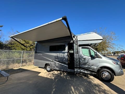 2021 Winnebago Vita 24P, brand new, less than 25000 miles Drivable vehicle in Addicks