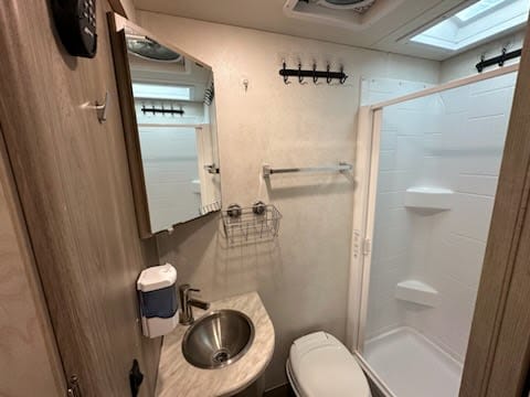 2021 Winnebago Vita 24P, brand new, less than 25000 miles Drivable vehicle in Addicks