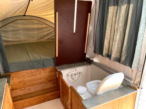 Great Pop Up Camper Towable trailer in Sandy