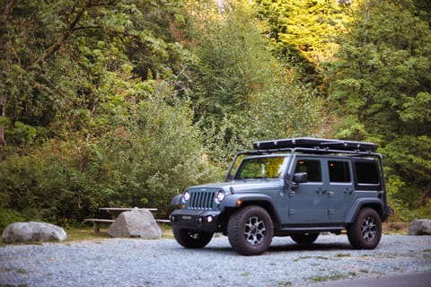 4x4 Jeep Camper - A | All Inclusive | Adventure Ready | Seattle Overland Van aménagé in Des Moines