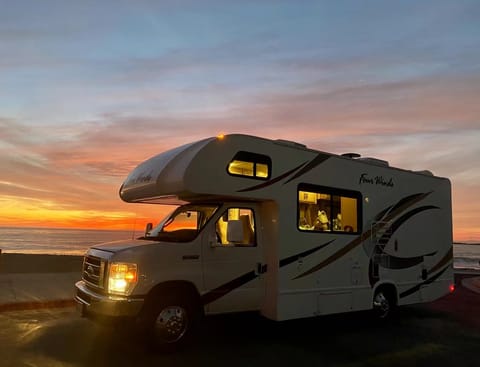 2019 Thor Four Winds 23U O4 Véhicule routier in North Tustin