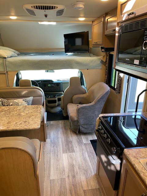 2019 Thor Four Winds 23U O4 Drivable vehicle in North Tustin