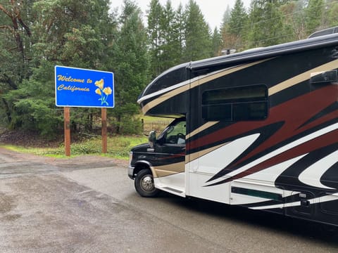 “Wheels on the ground” Drivable vehicle in Clackamas County